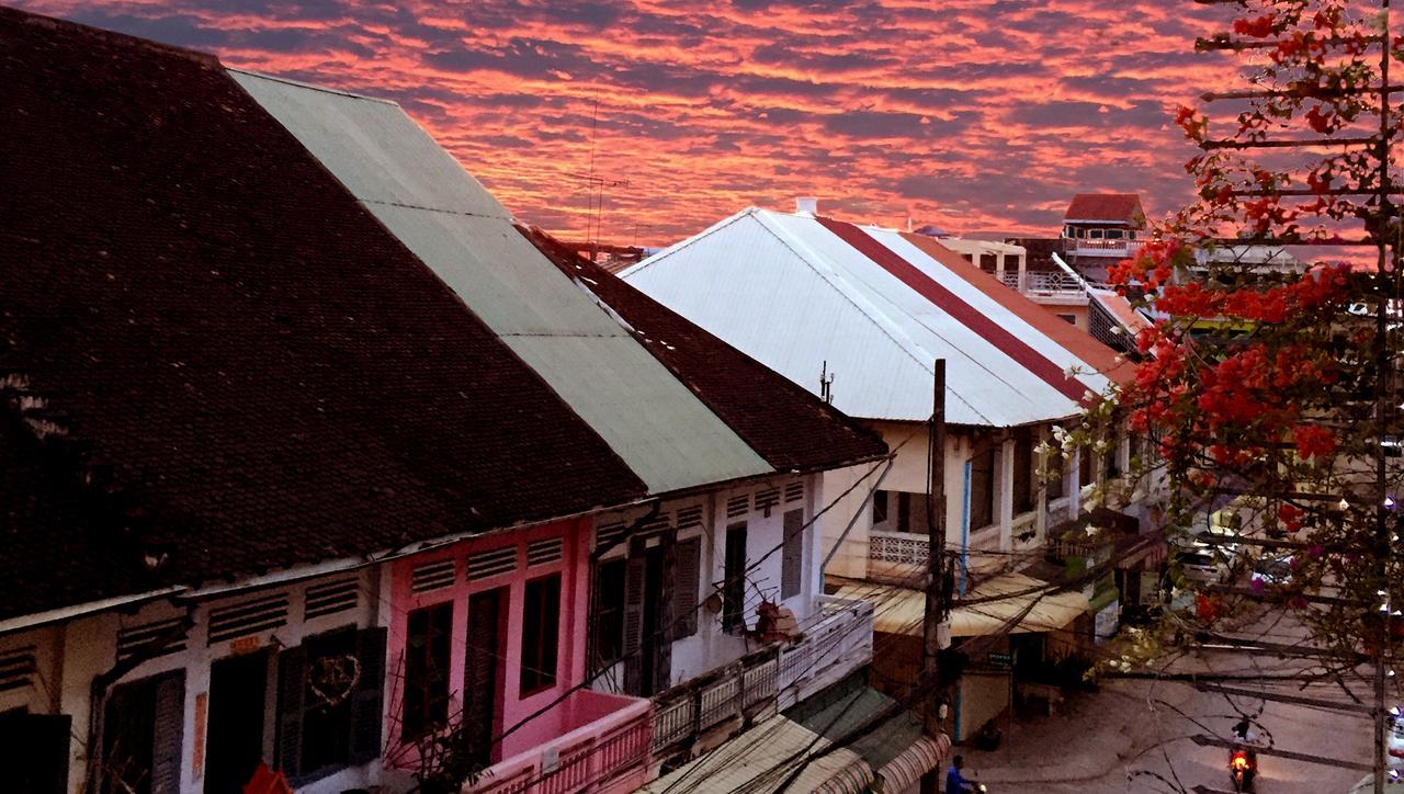 Bric-A-Brac Hotel Battambang Exterior photo